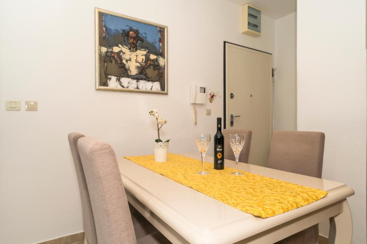 Luxury 1 Bedroom App Center&Balcony Free Parking สปลิท ภายนอก รูปภาพ