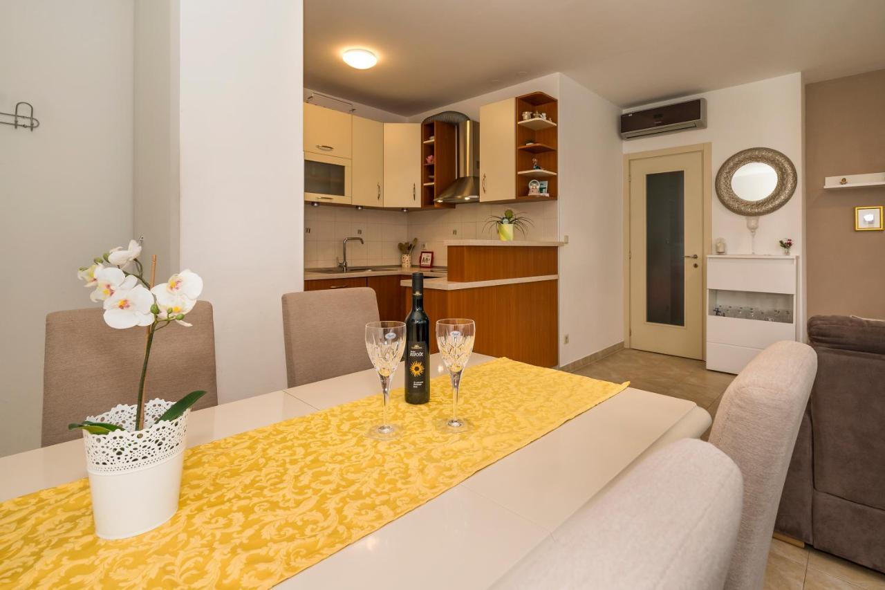 Luxury 1 Bedroom App Center&Balcony Free Parking สปลิท ภายนอก รูปภาพ