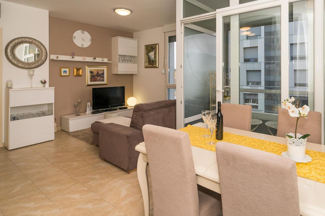Luxury 1 Bedroom App Center&Balcony Free Parking สปลิท ภายนอก รูปภาพ