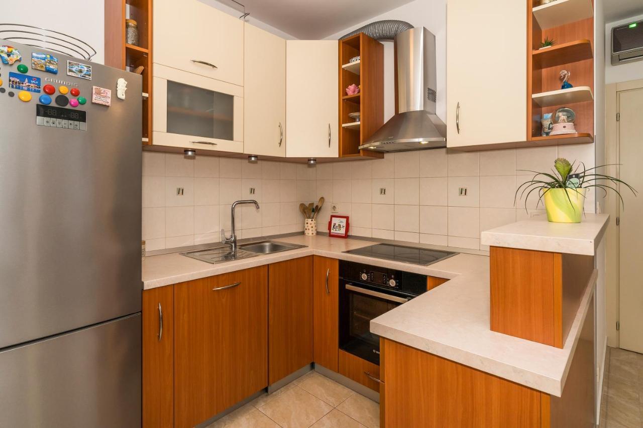 Luxury 1 Bedroom App Center&Balcony Free Parking สปลิท ภายนอก รูปภาพ